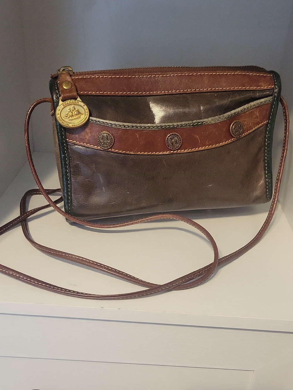 Brahmin Classic Vntg Two-Tone Brown Leather Sm Crossbody Bag w/Medallion Detail